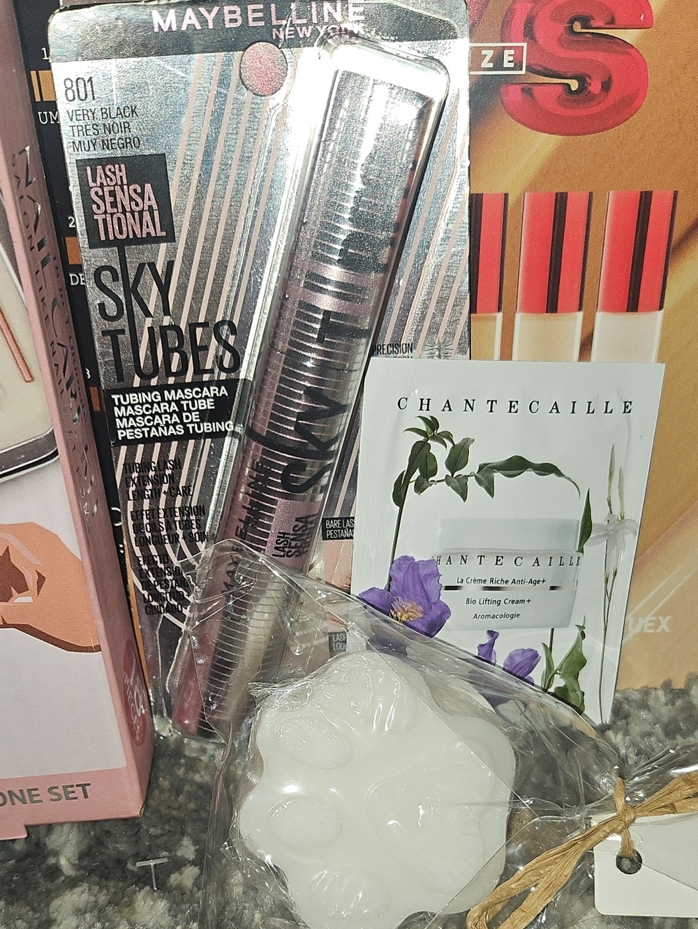 Self Care Bundle Ultimate Nail Care Kit Mascara Chantecaille Cream & Soap - Picture 3 of 3